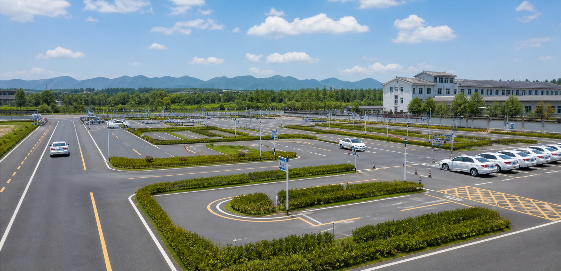 训练场实景 / 车辆列队 / 学员练车